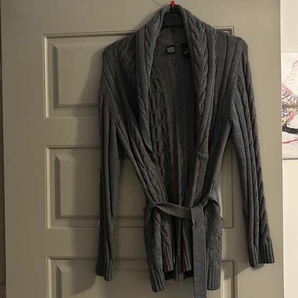 Sweater - Picture 1 of 3